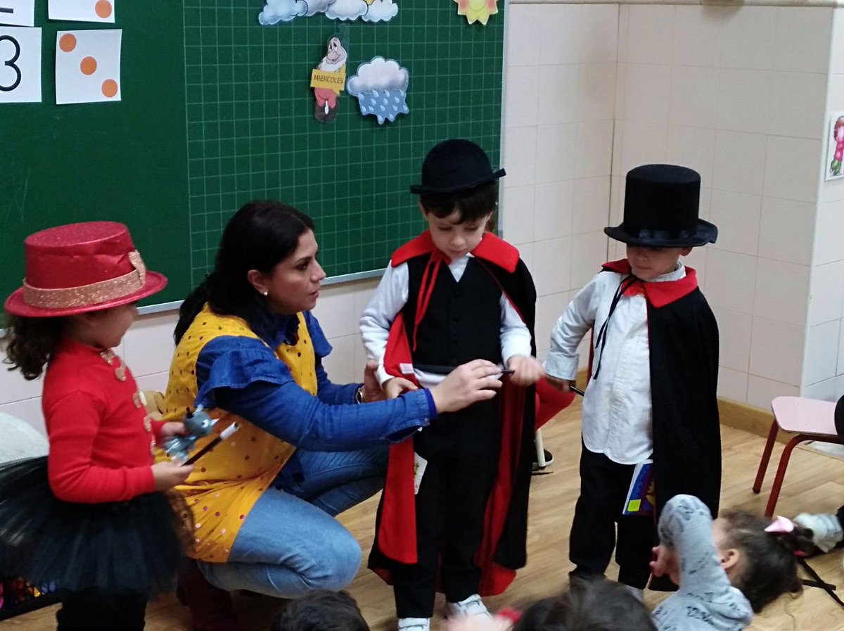 FMAutrera's tweet photo. Hoy los alumnos de 4 años de E.I. hemos puesto el broche final a nuestro proyecto "El Circo". Nos hemos convertido en artistas del circo https://t.co/mfgaKkPCMP