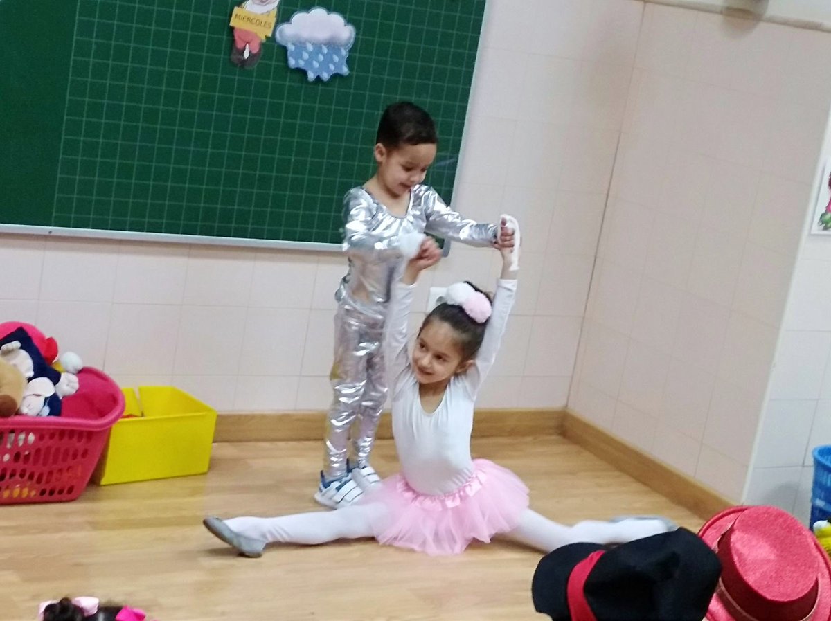 FMAutrera's tweet photo. Hoy los alumnos de 4 años de E.I. hemos puesto el broche final a nuestro proyecto "El Circo". Nos hemos convertido en artistas del circo https://t.co/mfgaKkPCMP