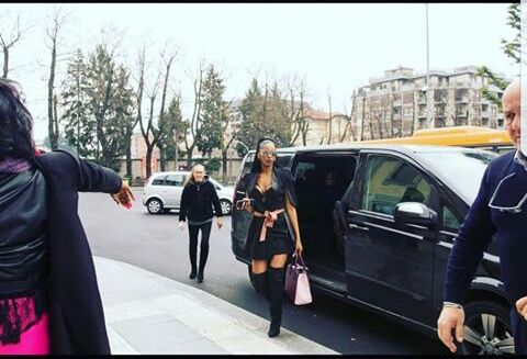 SdShez's tweet photo. SB Steppin Out Of The S U V Like A Real Celeb!! #Milan #Italy #Suv #ModelLife #ModelBehaviour #SB #Freelance #SherrellDiModel #ISlay #SBToDiWorl https://t.co/wSJuwDw7C2