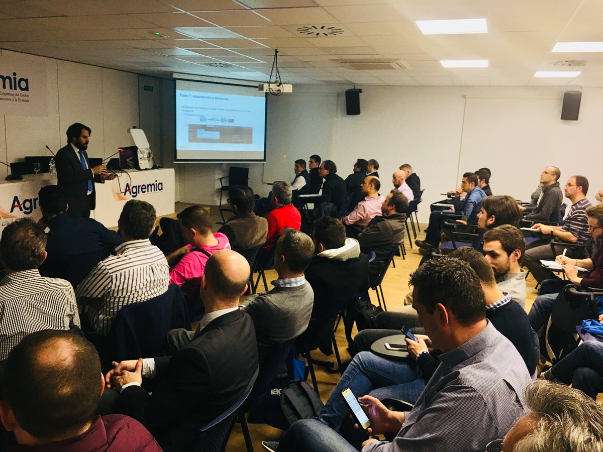 agremia's tweet image. Interesante jornada que está impartiendo Hager España de la mano de @ElectroStocks en Agremia, sobre &quot;Hogares Conectados gracias EASY, la solución KNX de Hager de home automation&quot;
#solucionknx #automatasprogramables #eficienciaenergética