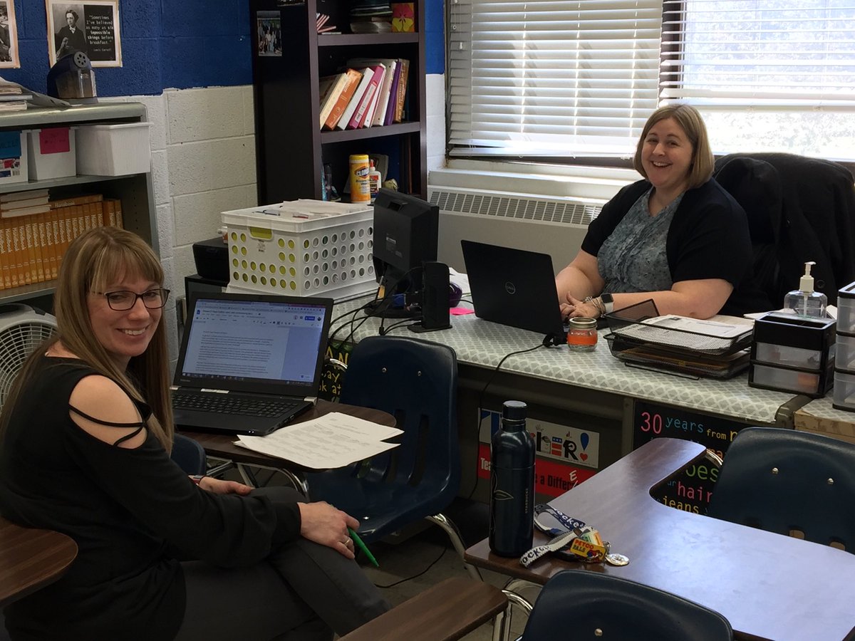 JeriLook's tweet photo. Collaborating their way to a new rubric! #LCHS4Cs https://t.co/2YmSbpDAUz