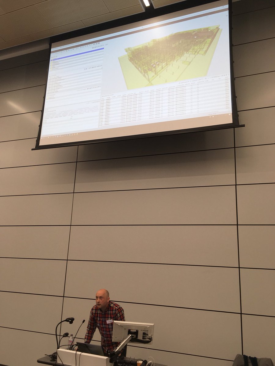Live demo......very brave <a href="/BIM_Monkey/">Grayham Roper</a> #OxBIMdevelopment