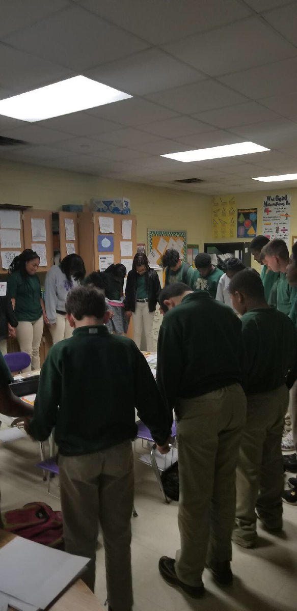 ECWPRIDE's tweet image. Our students stand in unison with Marjory Stoneman Douglas High School. #ECWPride #TheyPrayedForThoseLost&amp;amp;TheirFamilies