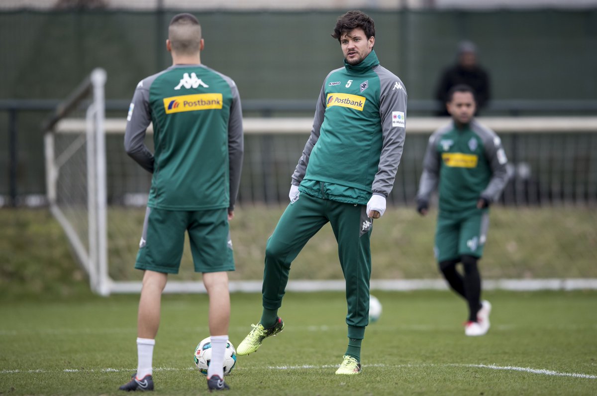 borussia_en's tweet photo. For a second there, we thought Fellaini was training with us 🤔 Turns out it's just #Raffael and a guy in a coat 👍 #fohlenelf https://t.co/2SsLlPMWNx