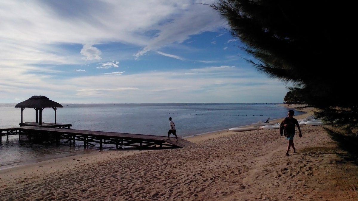 hansverheijhsum's tweet photo. 2 jaar geleden lag ik lekker op het strand van Mauritius. Snoepreisje gewonnen van mijn werk! 3 dagen volledig verzorgd bij het Hilton Flic&Flac. #ThrowbackThursday #IamIngram https://t.co/NO8o6aCwag