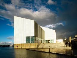 CoastalCribs12's tweet photo. The only thing worse than not visiting the Turner Contemporary when you are in Margate, is not eating fish and chips on the beach in the pouring rain... Go on you know you want to! #margate #makeitmargate #coastalcribs  https://t.co/vLLkBD13kk https://t.co/yMaDZxQiUQ