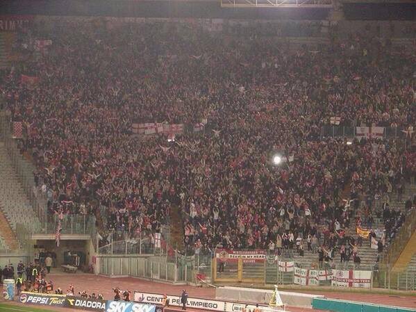 AwayDays_'s tweet photo. On this day in 2006, Middlesbrough in Rome. #BORO https://t.co/oBgZ4NYMnv
