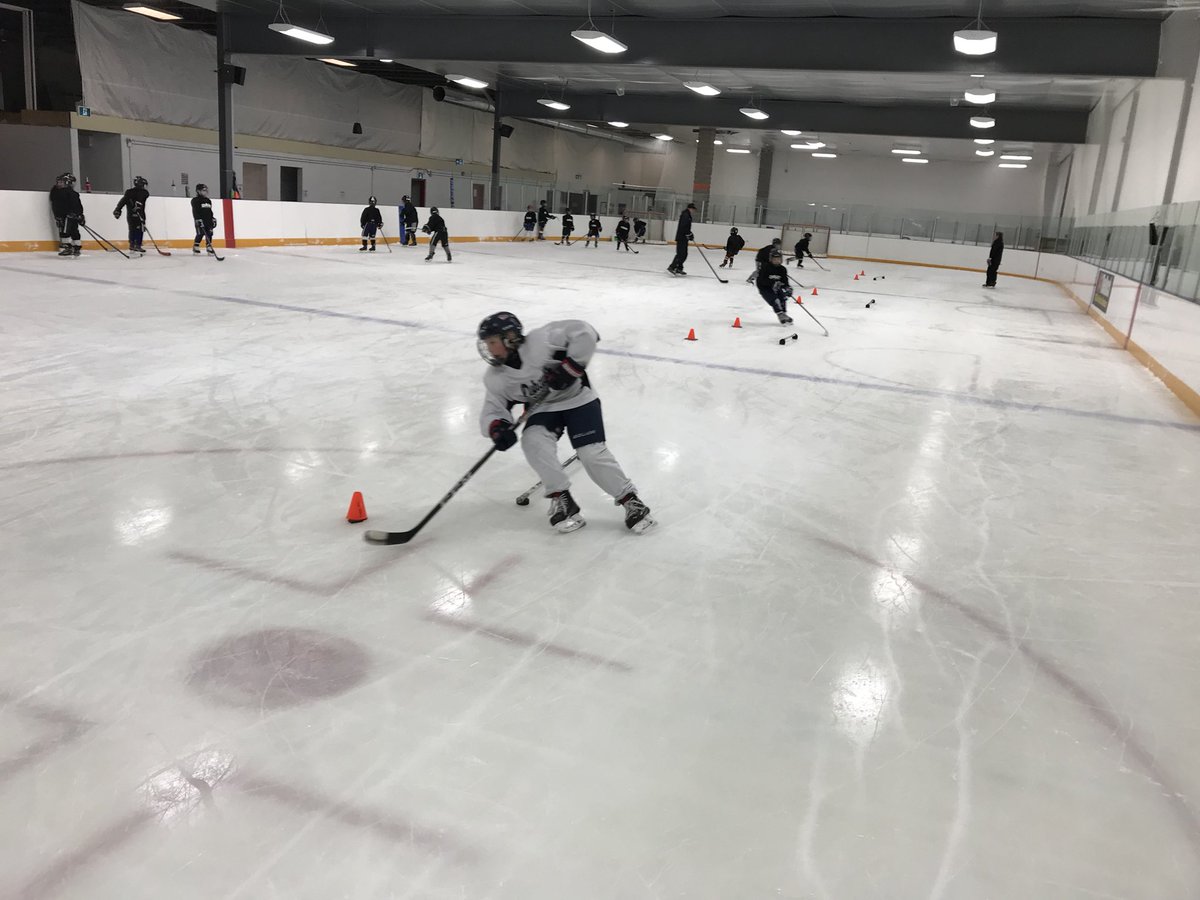 TheBarnEPC's tweet image. March Break Camp Day 4... 
Players were digging in today! Hockey and LAX even joined up on the turf for a session.  On the ice, Team 2 takes home the Cup! 🏆
@hightempohocky @TheBarnEPC 
#QuicknessTraining #Turf #SmallAreaGames #4v4