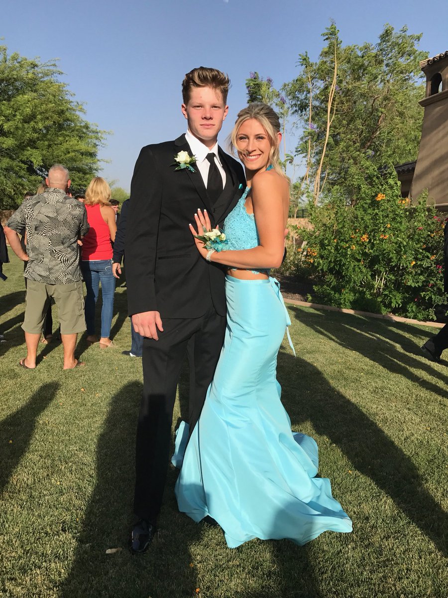 _josh_waker's tweet photo. HAPPY BIRTHDAY to my Queen👑 I can’t imagine what high school would be like without you. I love you, have an amazing day 🌹❤️😘 @calliehigley https://t.co/Mlu1ZOmaq0
