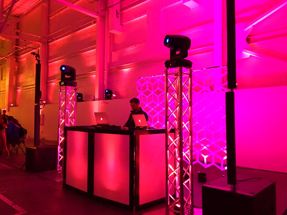 Ideal_Entertain's tweet image. Someday I'll figure out to look up for a picture. #IEevents #elationlighting #karray #idealentertainment #Overkill #picoftheday