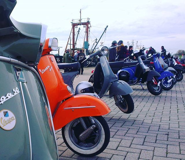 Vespa_WHV's tweet photo. Rollerwetter wo bleibst du 🙄
#vespawilhelmshaven #vespa #abrollern #anrollern #echtblech #blechroller #hooksiel #warteaufsonnenschein #kannjetztechtwärmerwerden #altblechliebe #wilhelmshaven https://t.co/l22oxpevnE https://t.co/zCDvZ9AmxO