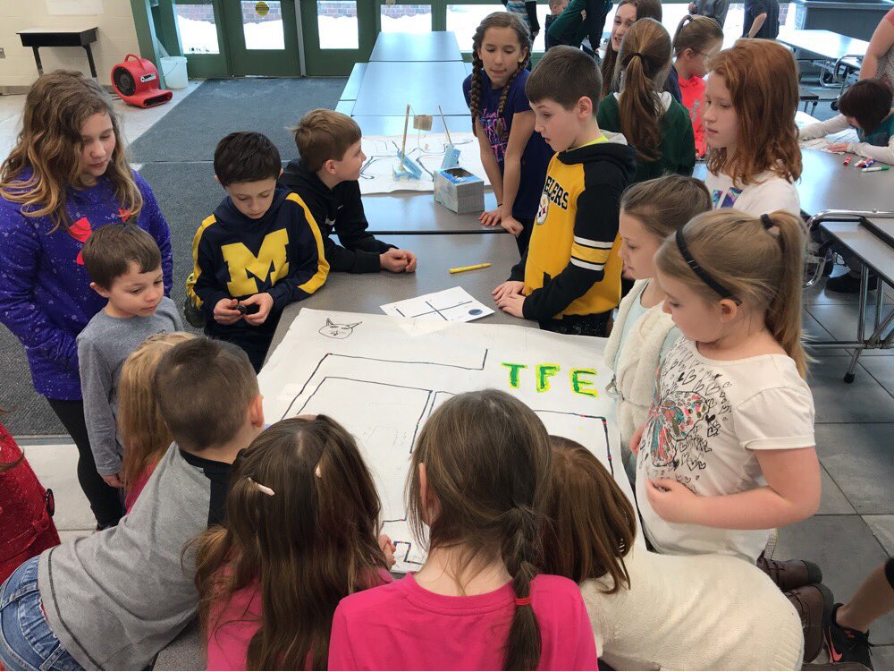 🔥🔥🔥5th graders teaching 1st graders about their tech projects. #collaboration <a href="/techcainj/">cainj</a>