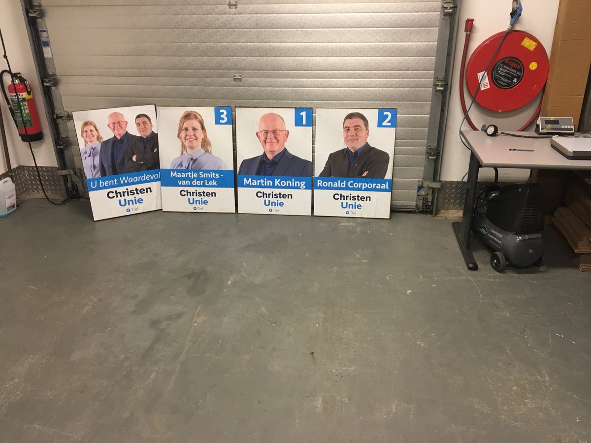 Bordjes geplakt <a href="/CU_Tiel/">ChristenUnie Tiel</a>