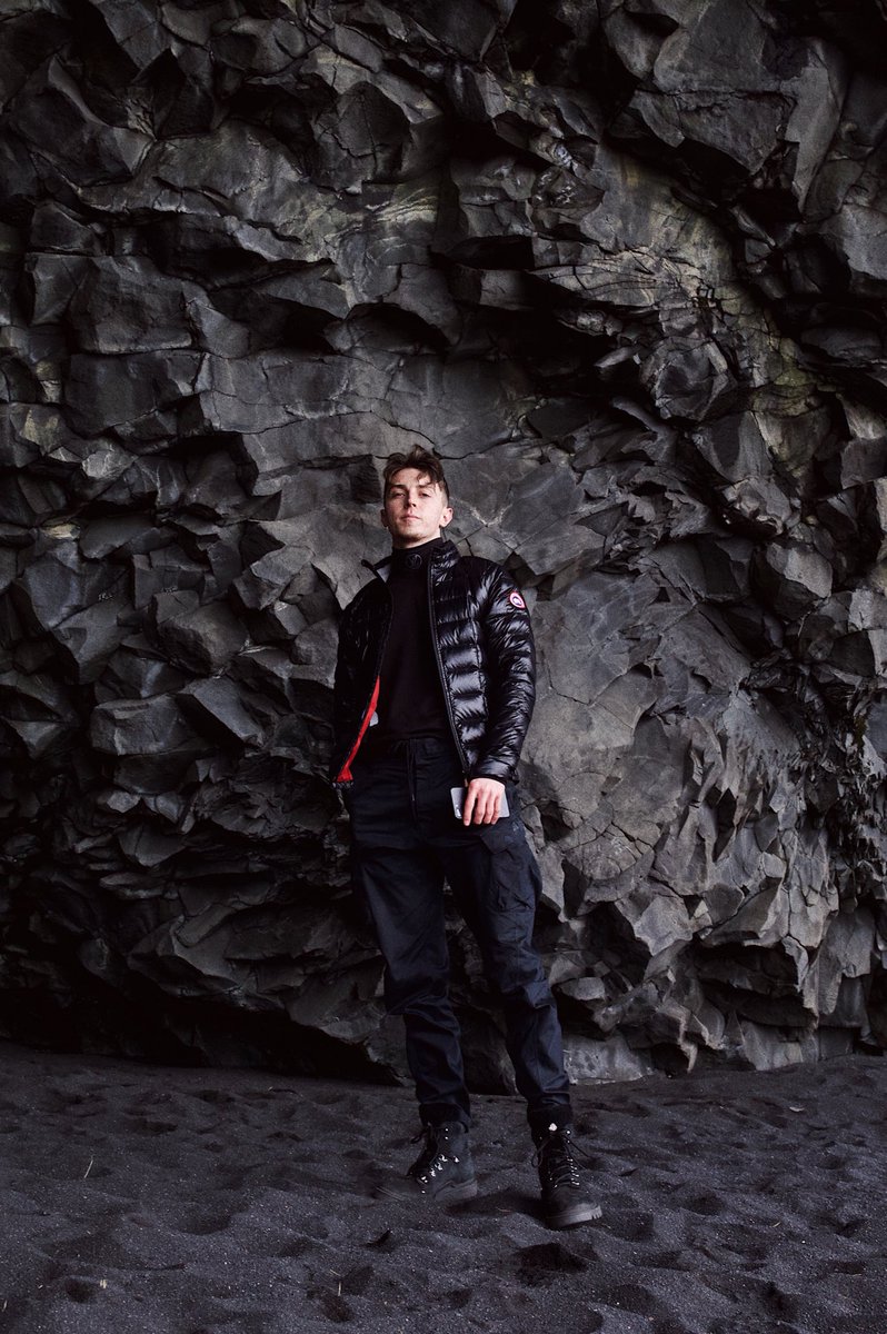 ByLukeWright's tweet photo. Slay your dragons @CanadaGooseInc @Moncler https://t.co/vymS3LHcYb