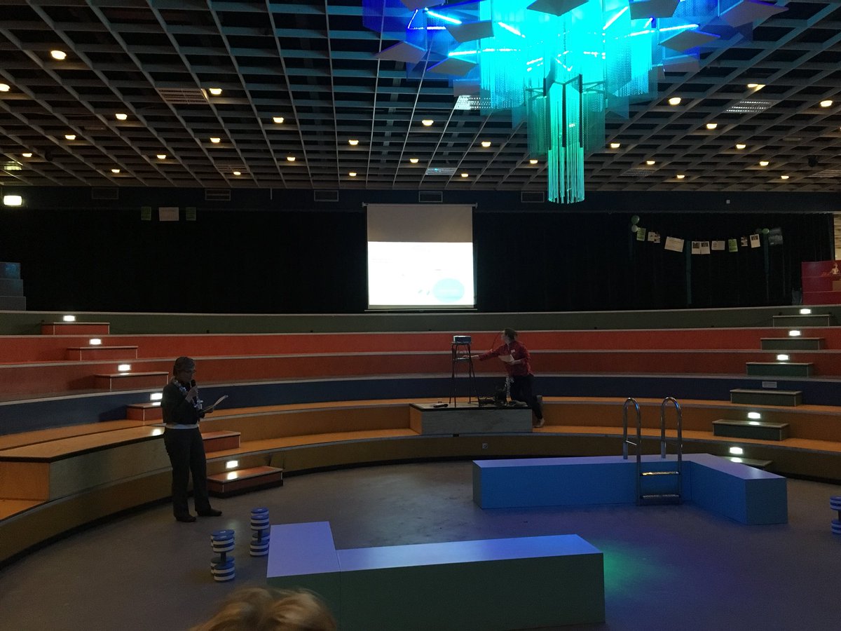 oogvoorutrecht's tweet photo. #030smb theamcafe ouderen! Leuk georganiseerd smo’s!@Mekaar_Utrecht @Tamara_Erkelens @VooruitTamara @WijkEnCoOVZ @DOENJADinie @DOENJAIvonne @StutTheater was ontroerend met hun #Drijfkracht https://t.co/WIzzGGe3Om