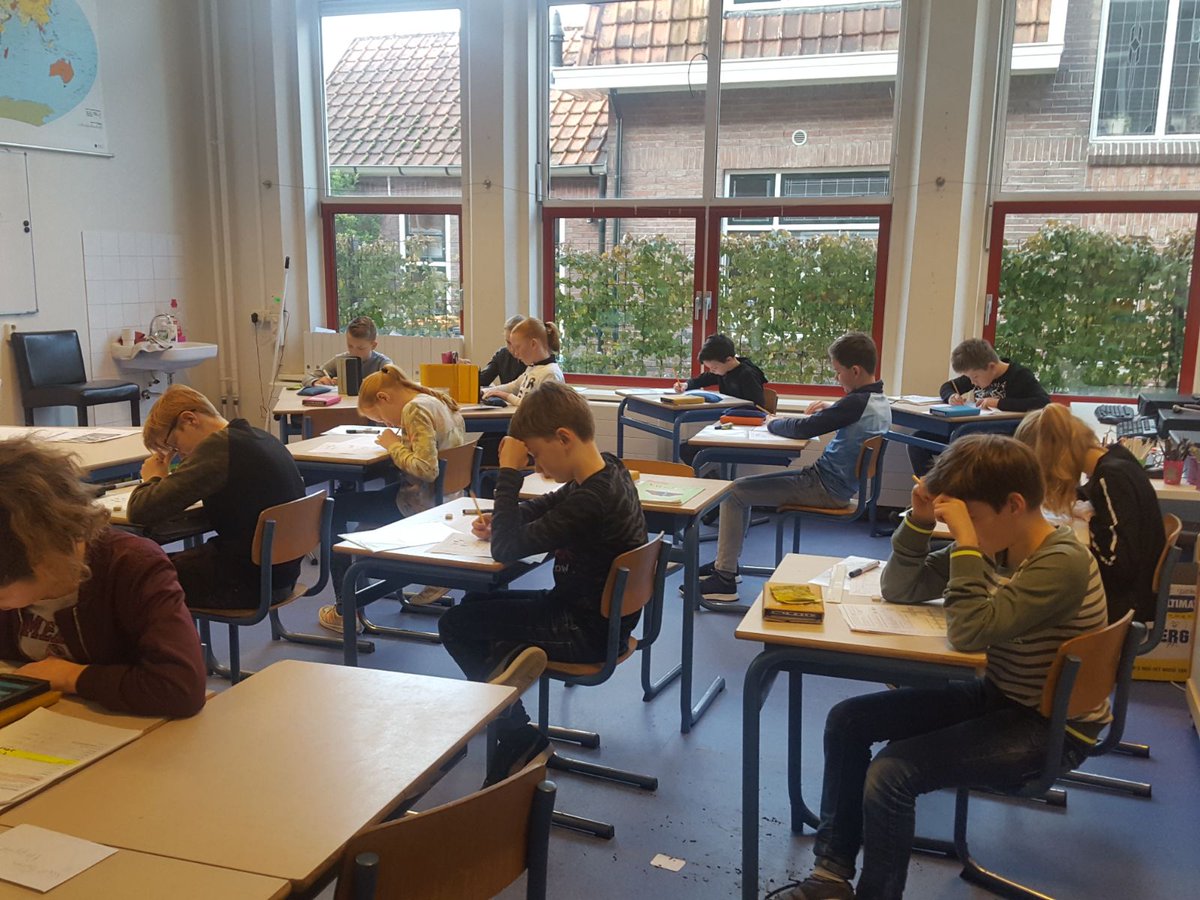 Bernardussv's tweet photo. Vandaag bogen 60 kinderen zich over de creatieve rekenvragen van de Kangoeroe rekenwedstrijd....De leerlingen kiezen zelf of ze hier aan mee willen doen...  @StichtingKonot  @TheleaderinmeNL https://t.co/HmNTHbmXFX
