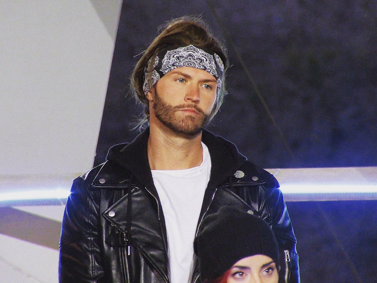 Kyle Christie ☠️ on Twitter: "Standing waiting for my hair to grow so I can  stop looking like a middle aged woman! 👍🏽 https://t.co/WGhWk3va1c" /  Twitter