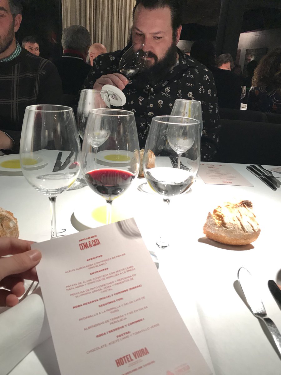 ILOVEWINE_es's tweet photo. Esta noche #CataMaster con @BodegasRoda en @ViuraHotel Gracias a @CatasDe @RiojaWine_ES @rioja https://t.co/LMNnMLYXbx