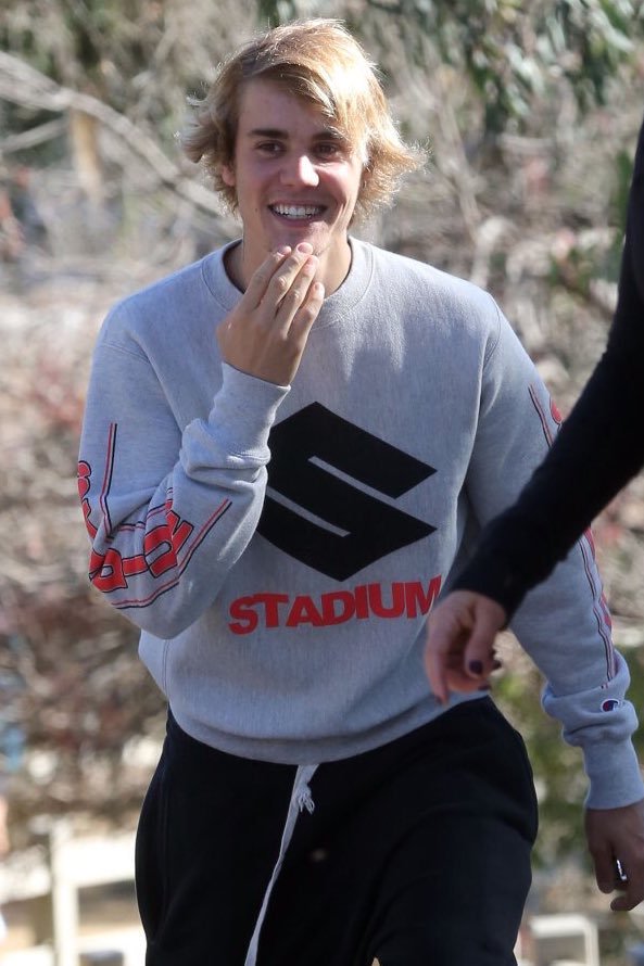 biebernewslc's tweet photo. Quiero que sonrías sin importar qué una y otra vez. https://t.co/witi0dvnZf