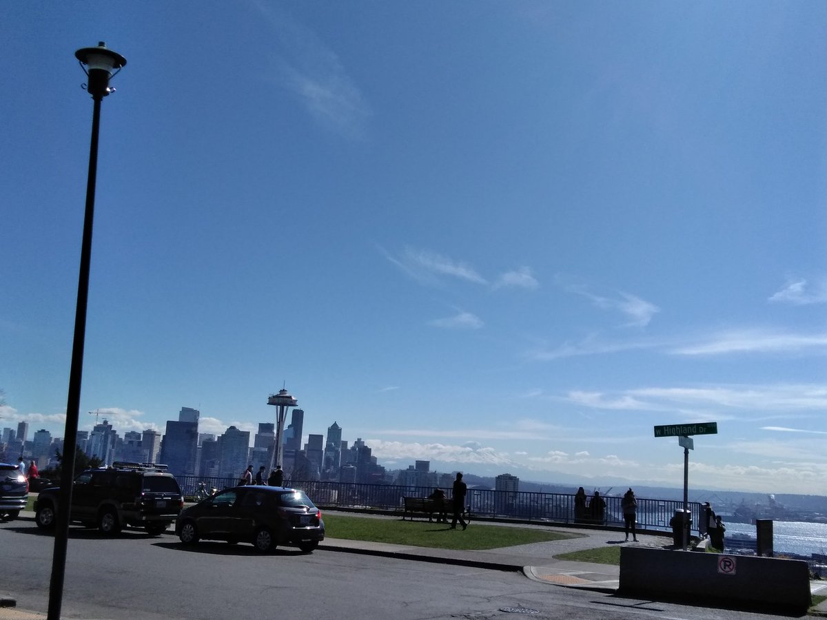 206Uber's tweet photo. #windowoffice #Seattle #kerrypark #mtrainier #uberlife https://t.co/LtQ8Up3I9d