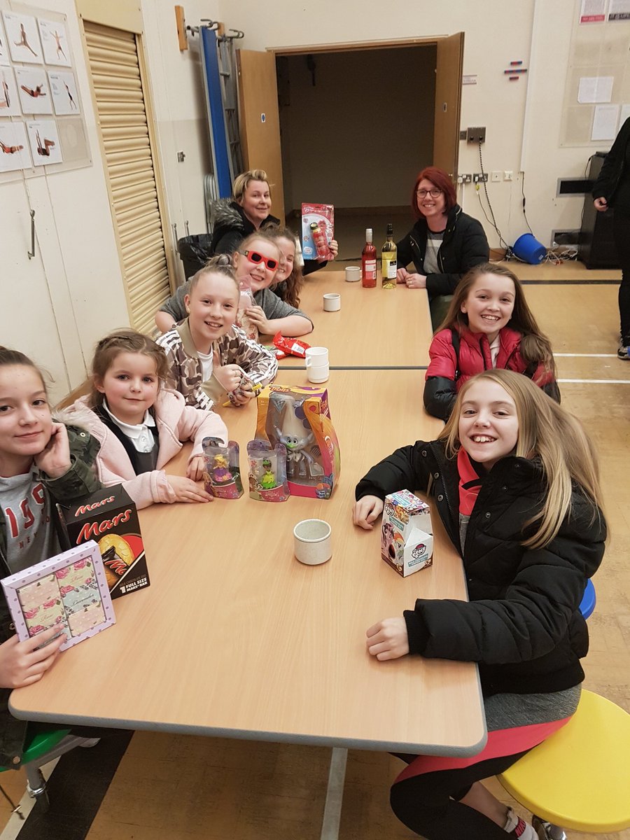 YsgolMaesglas's tweet photo. Great to see past pupils at the bingo. #luckytable https://t.co/04Uo3o2eGx