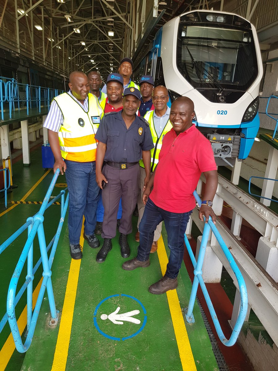 MthuraSwartz's tweet photo. Engineering staff at Wolmerton depot. Guys are working hard to bring back more trains #RebuildingMetrorail https://t.co/nw8kJBBoLx