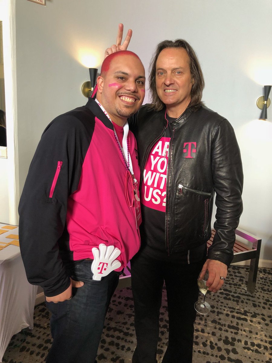 C_Rod879's tweet photo. Awesome times these past 2 days! Can't wait to make a difference with my team and help Tmobile become the number one mobile company worldwide !!!@JohnLegere great meeting you @JonFreier here I am! Didn't want stand up when you asked during today's event since I took the pink out. https://t.co/RtkpVteFMR