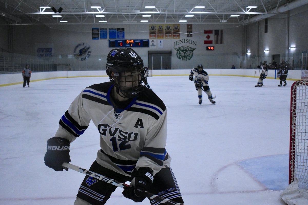 EsteemFitness1's tweet photo. Happy Birthday to Esteem Fitness intern Derek Simon. Derek is a senior at Grand Valley, majoring in exercise science with plans to be an occupational therapist. Derek was also Co-Captain of the GVSU hockey team 🏒🎂 https://t.co/zwXBdw6dli