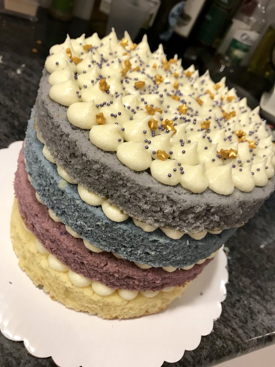BeadedByAshley's tweet photo. Naked ombré! 🤫 #surpriseparty #ombre #cake https://t.co/6xwdlSdwxO