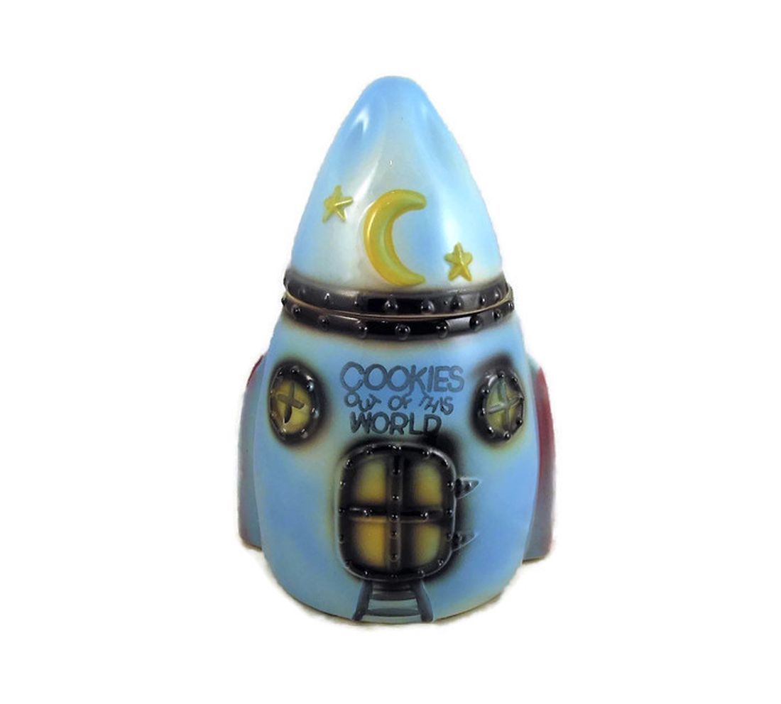 How cool is this? American Bisque rocket ship cookie jar from the 50s. etsy.com/listing/600785… #gotvintage #cookiejar #spaceship