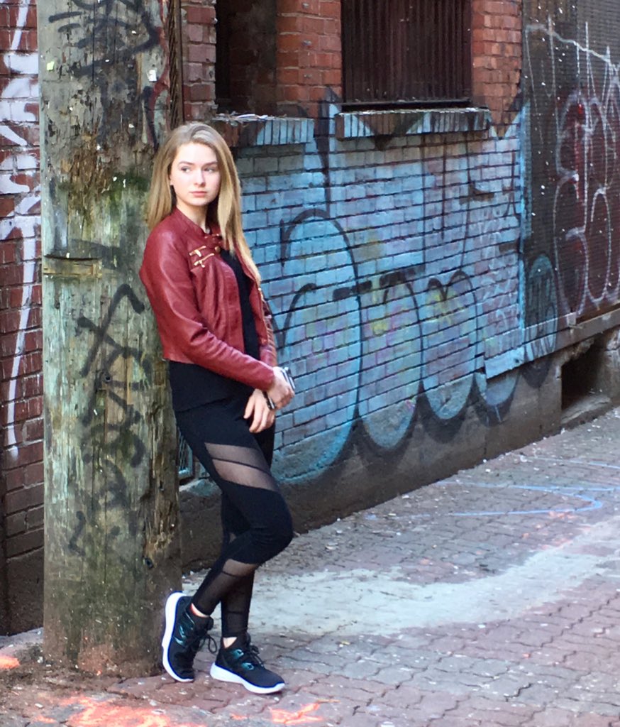 paigebateman09's tweet photo. exploring #gastown #Vancouver #graffiti #beautifulday #BackAlly https://t.co/pxCFN02PLp