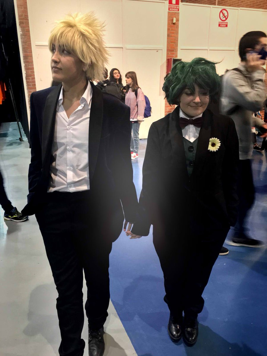 cheniacosplay's tweet photo. «He said: ''Yes, you fucking nerd!!" ...So guess who I'm going to the prom with! » 💚❤✨

[Deku: Me
Kacchan: @itspach_ ]

#FicZone2018 #FICZONE #bakudeku #bnha #katsudeku #OTP https://t.co/Gjswvy3EJD