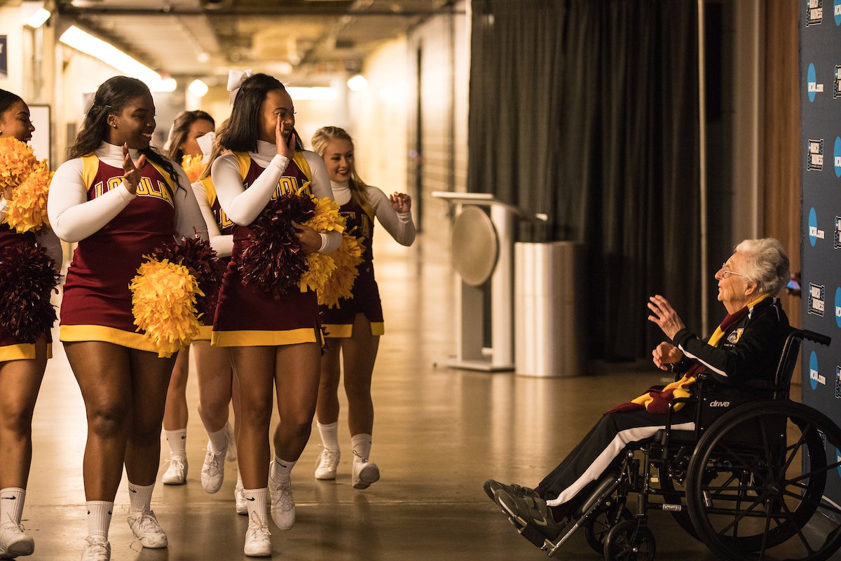 LoyolaChicago's tweet photo. Can you believe it #Ramblers?!? We can! No finish line!🙌 #OnwardLU 🐺🏀 https://t.co/1asJQZ4dIB