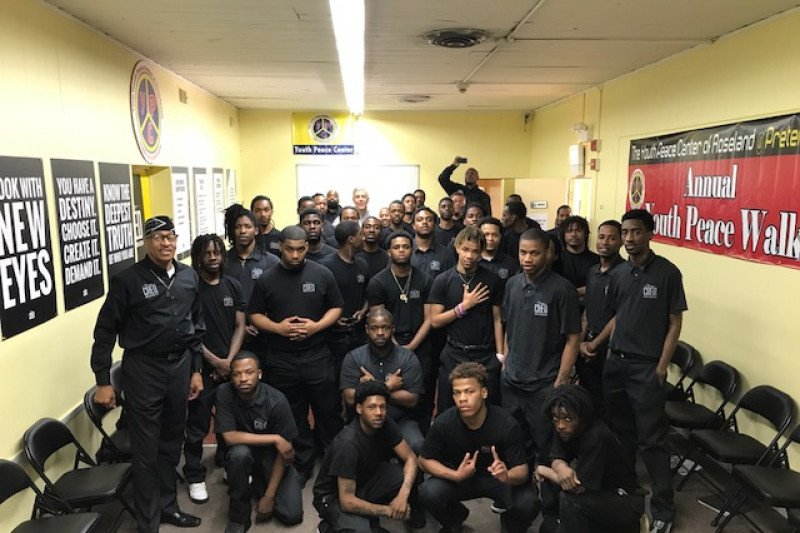 We just learned that Chicago CRED will be sending 250 young men and women affected by gun violence to DC to march alongside us for #MarchForOurLives Please consider donating to their GoFundMe page: gofundme.com/chicagoCRED