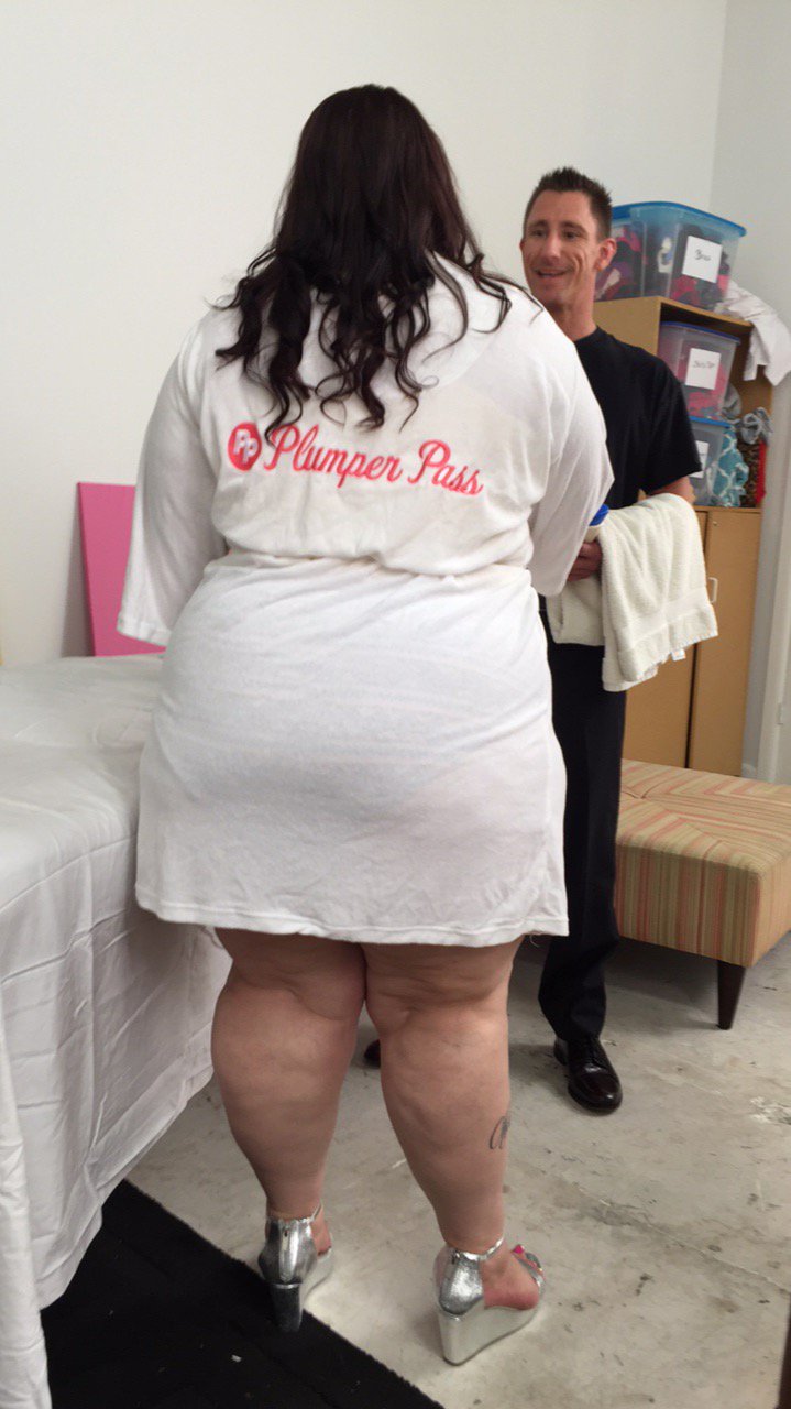 Plumper Pass on X: Sexy Big Booty BBW Victoria Secret @victoriasxxx  wearing t.cohocPjH0ZEv Robe on Set t.coDKgNk36BkW  X