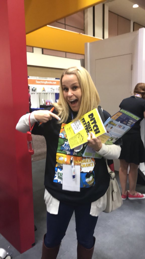 She won! She won! #DitchThatTextbook Thanks @viewsonicedu_us @TripleCrownEl @ValVerdeUSD #Cue18