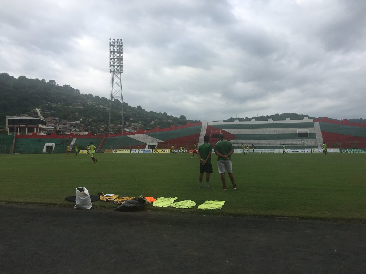 ldup's tweet image. Práctica formal de fútbol previo al partido frente a Olmedo el día sábado 16:00.