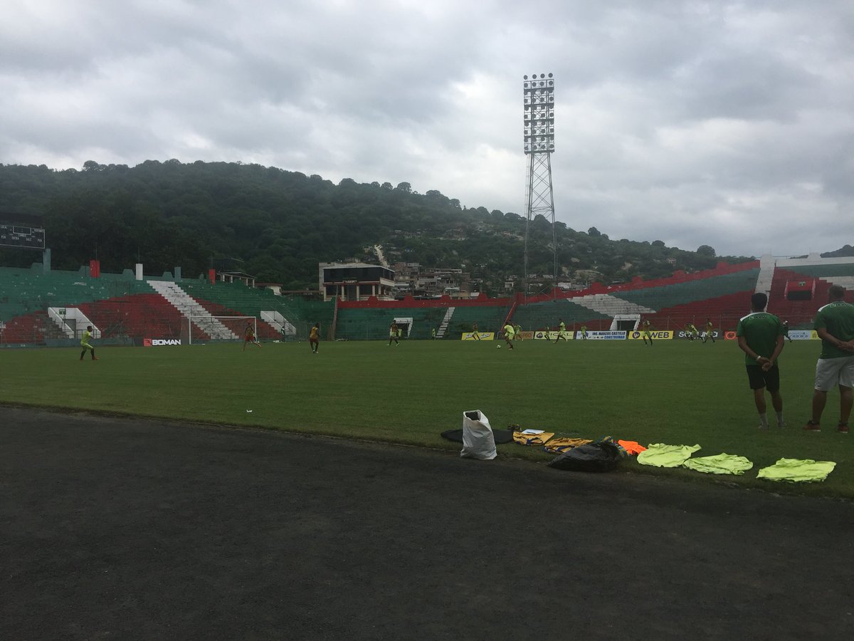 ldup's tweet image. Práctica formal de fútbol previo al partido frente a Olmedo el día sábado 16:00.