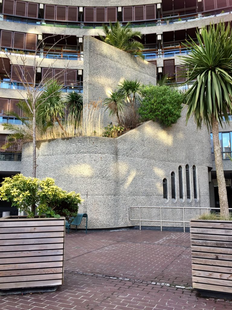 Blak_Outside's tweet photo. Not your average #housing #estate - #Barbican #CityofLondon #brutilism #architecture #iconic #LoveLondonWalkLondon #walk1000miles πΆπΎββοΈππ³ https://t.co/d6fPeQVzQF