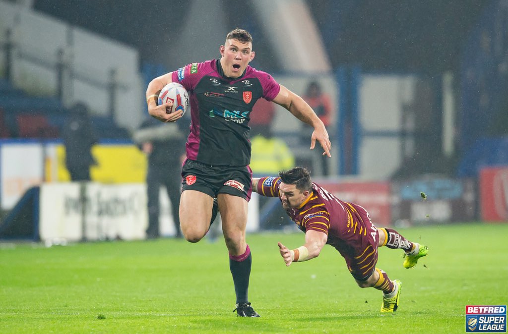 SuperLeague's tweet photo. ROBBIE RUNNING RIOT 🚂🙌👏

How good was @RobbieMulhern tonight?!?!?! #SLHudHKR https://t.co/2HQx8VFttV