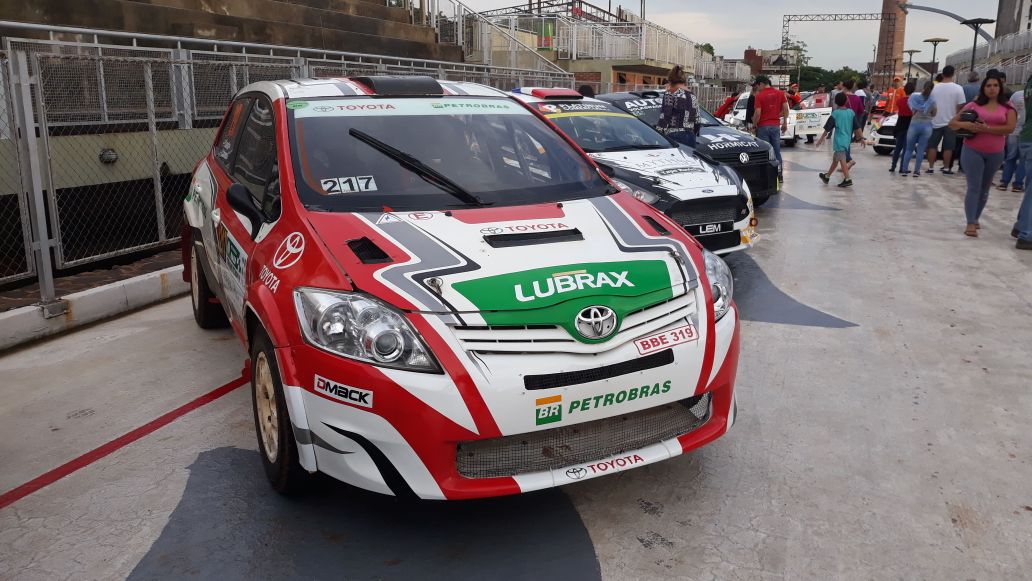 #RallyTransItapúa El #EtiosR5 y el #CorollaS2000 en el Pre Parque de Largada Simbólica <a href="/Toyotoshi_py/">Grupo Toyotoshi</a> #TeamToyotaParaguay #Toyotoshisa
