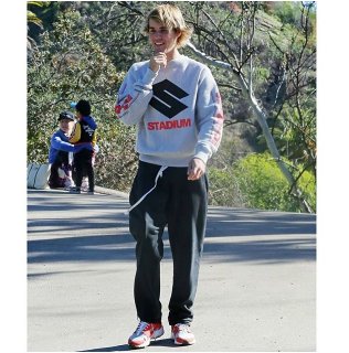 dannap13's tweet photo. Justin Bieber esta quinta en Los Angeles, Califórnia - ( 15 de Marzo 2018).😍😍💜
@justinbieber LO BELLO 😍 https://t.co/dcJy8kz5Ur