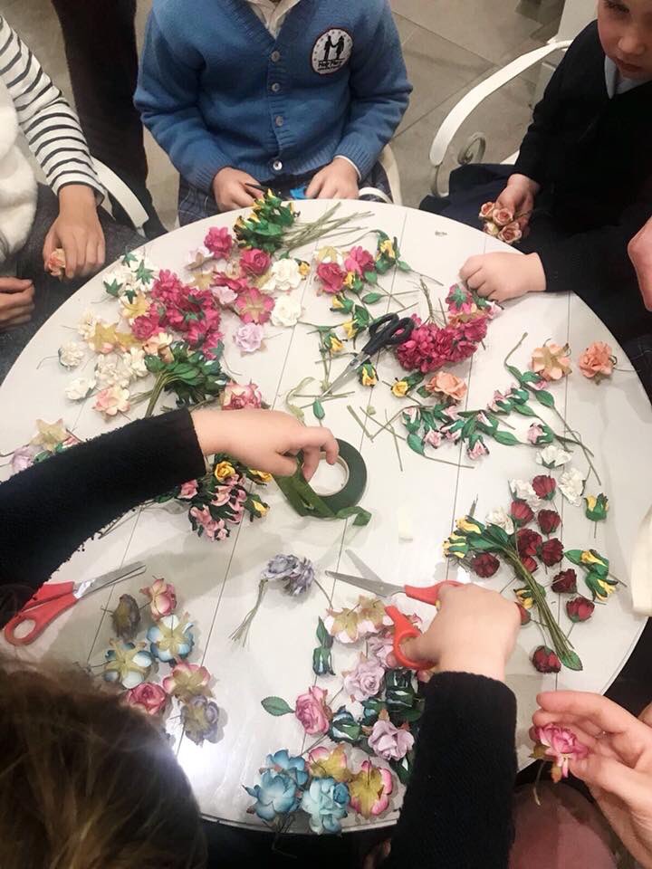 NanosModa's tweet photo. Ayer hemos hecho junto a Mimoki un taller de coronitas de flores y una merienda en nuestra tienda de Madrid (Hermosilla 21).
¡Gracias por haber venido! ¡Nos lo hemos pasado de maravilla!#mimoki https://t.co/ytsD6z2yGQ