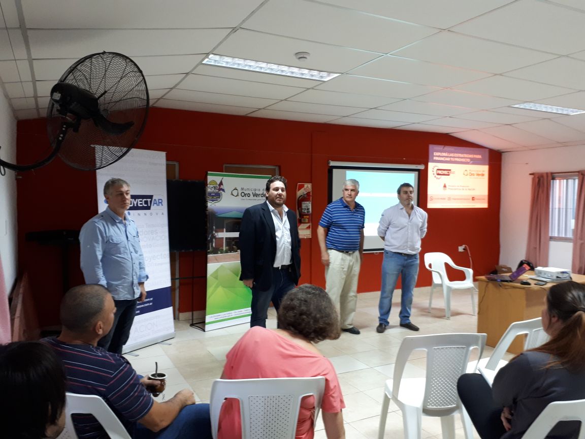 LeaPlanas's tweet photo. Ahora! explota CIC Oro Verde!! #ProyectarInnova #Incuba #Financiamiento Academia#ArgentinaEmprende @10juarezemi @rubencesar https://t.co/L3bWmhc56C
