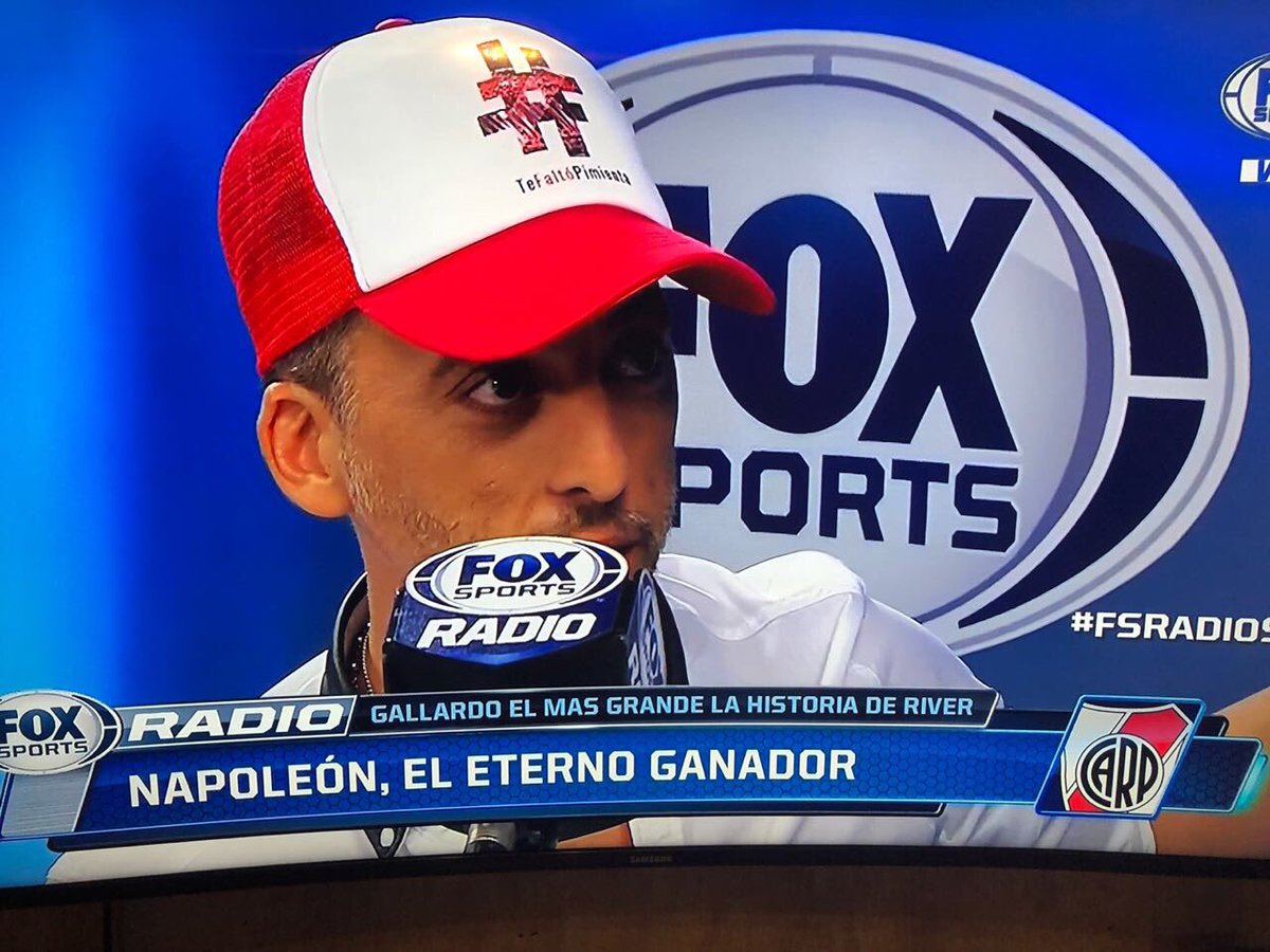 HashtagVibesCo's tweet photo. Genio y figura @MauroPalacios80 con la gorra del #Supercampeón #River #90MinutosFOX @FOXSportsArg #Superclasico @RiverLPM https://t.co/eVqRsqxpzU