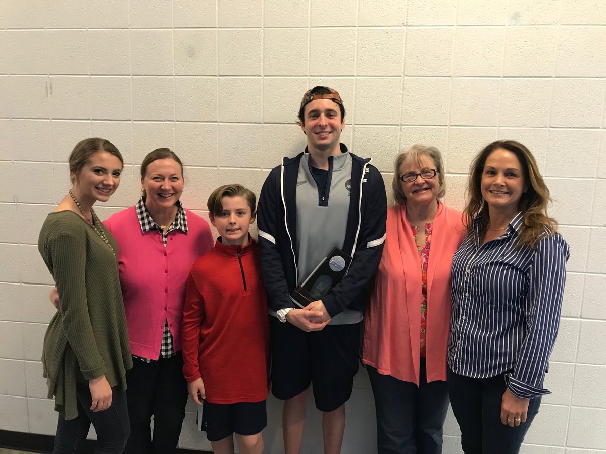 LeoTaske's tweet photo. Brad Hancock and fam celebrate Royal hardware! Good find #push4ward @kjhroyals @SwimBrosPodcast https://t.co/d8Baw8GtIJ