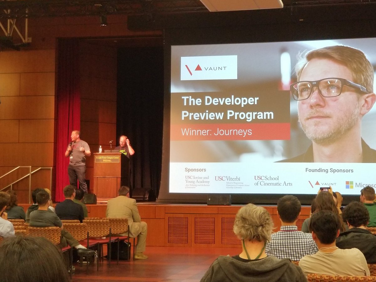DallasMoenNews's tweet image. Can&apos;t beat #USC for hackathon experiences. Intel here with the Vaunt glasses #CreatingReality