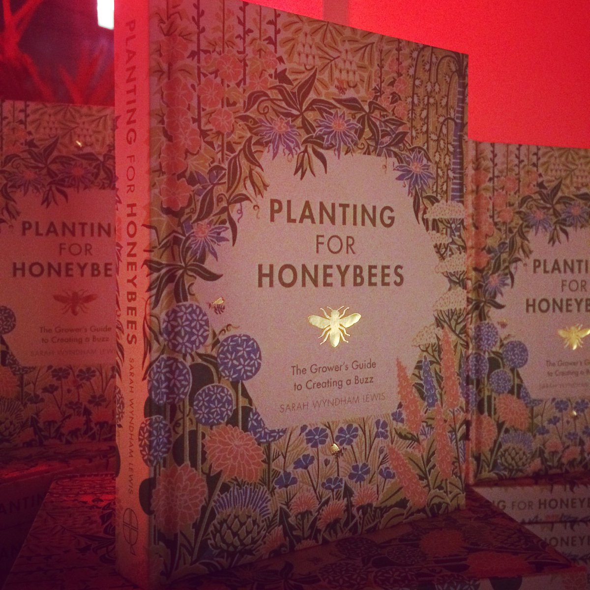 themisswhisky's tweet photo. Wonderful eve celebrating launch of @SarahWyndhamLew @BermondseyBees Planting for Honeybees book! Huge congrats! Can't wait to read it! 🐝 https://t.co/GPtolXTZhD