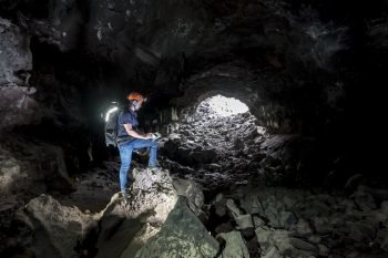 barcal_k's tweet photo. How do #astronauts prepare for missions to new planets? By mapping new environments, like #lava tubes, with @ESA_CAVES. @LeicaGeosystems #mobilemapping and #laserscanning technologies are being used to prep for the #missiontomars. https://t.co/OGBaKjRva5 https://t.co/hTIgHQNGWo