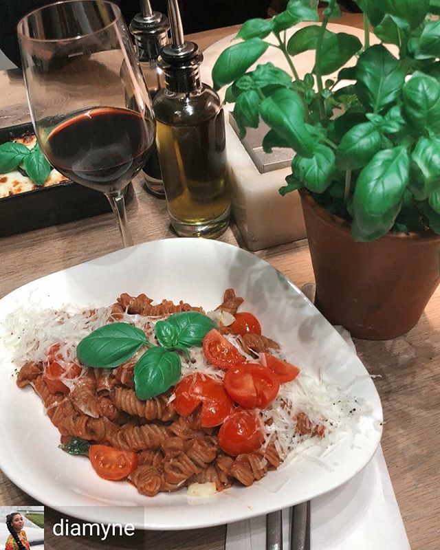 Vapiano_Fr's tweet photo. Miammm 😋 ��🌱
📷 @diamyne
#vapiano #lovevapiano #myfoodstyle #pasta #pastalovers #veggie #veggiefood #yummy #miam #nomnomnom #basilic #tomate #homeoffreshness #instafood #instagood #food #homeoffreshness https://t.co/A4LqNbopfI
